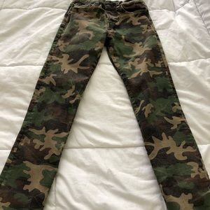 Camouflage jeans